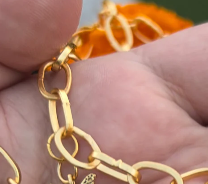 Custom jewelry Latina moms